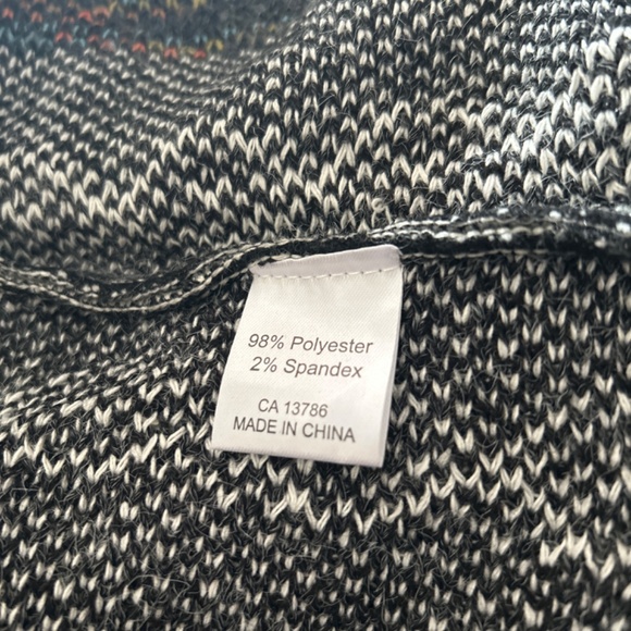 Model France Long Sweater - Picture 8 of 9